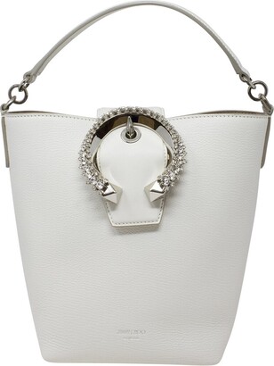 【JIMMY CHOO】MADELINE クリスタルバックル ラテ ハンドバッグ Meet MADELINE, our new bag shape seen here in the top handle